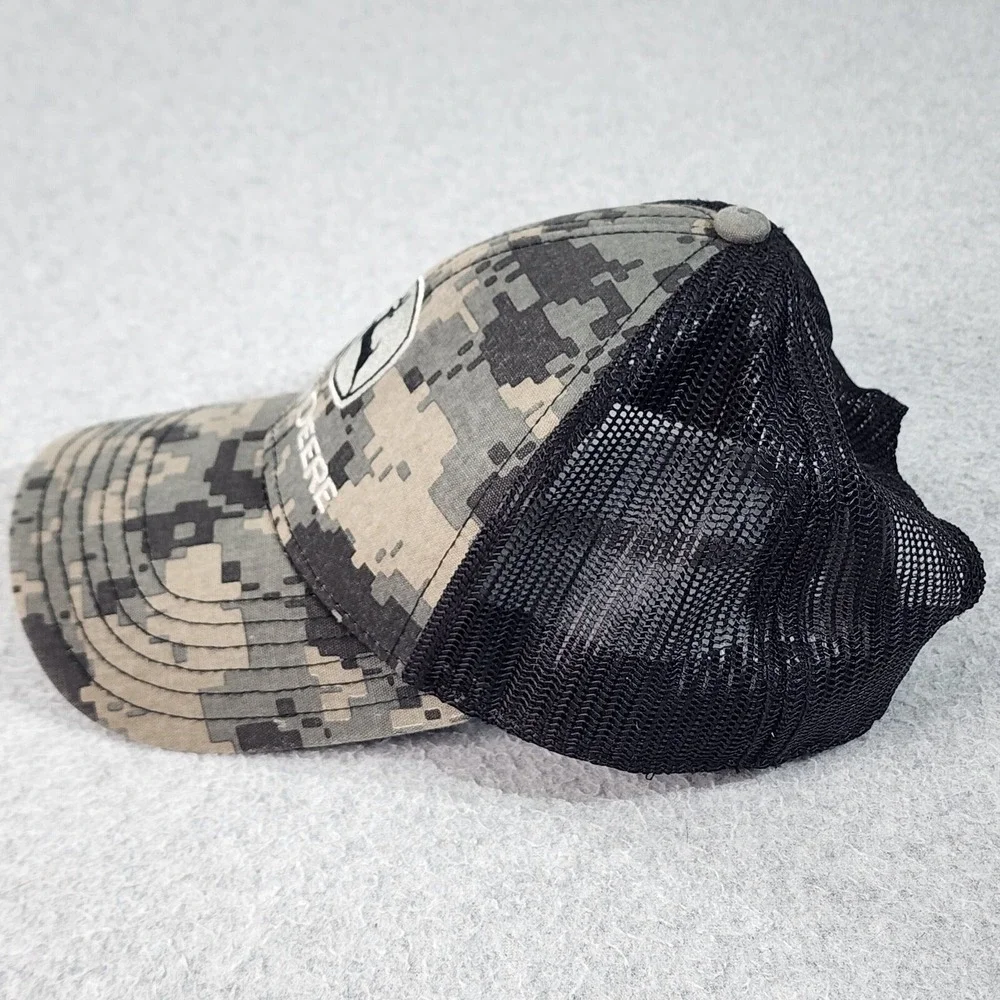 JOHN DEERE Digital Camo Snapback Hat Adult Green Black Mesh Silver Badge Cap
